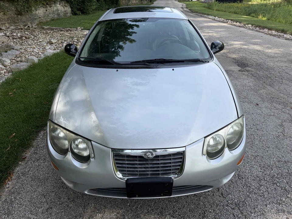 2004 Chrysler 300 - Image 8 of 23