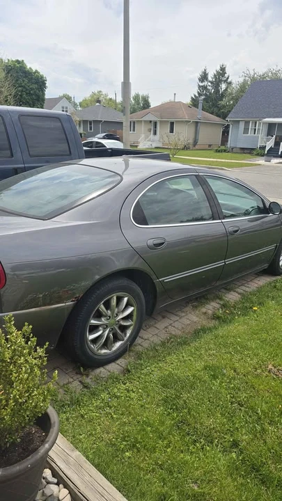 2004 Chrysler 300 - Image 9 of 10