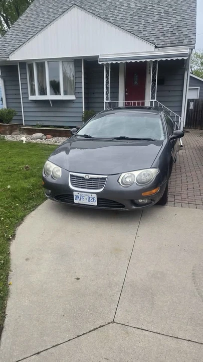 2004 Chrysler 300 - Image 2 of 10