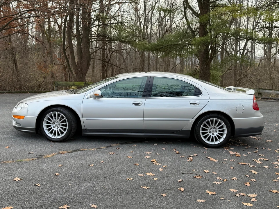 2004 Chrysler 300 - Image 8 of 31