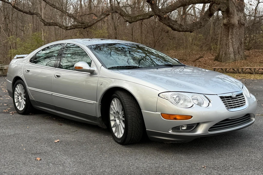 2004 Chrysler 300 - Image 2 of 31