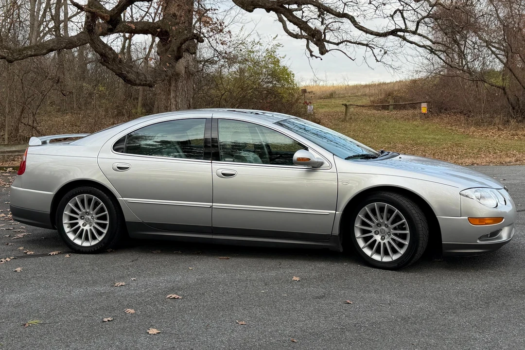 2004 Chrysler 300 - Image 3 of 31