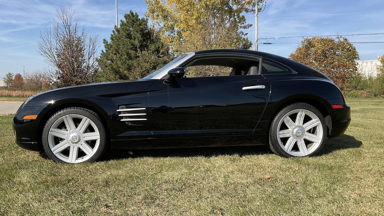 2004 Chrysler Crossfire - Image 2 of 9