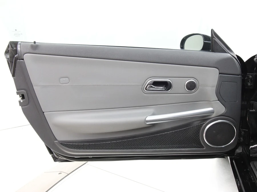 2004 Chrysler Crossfire - Image 25 of 31