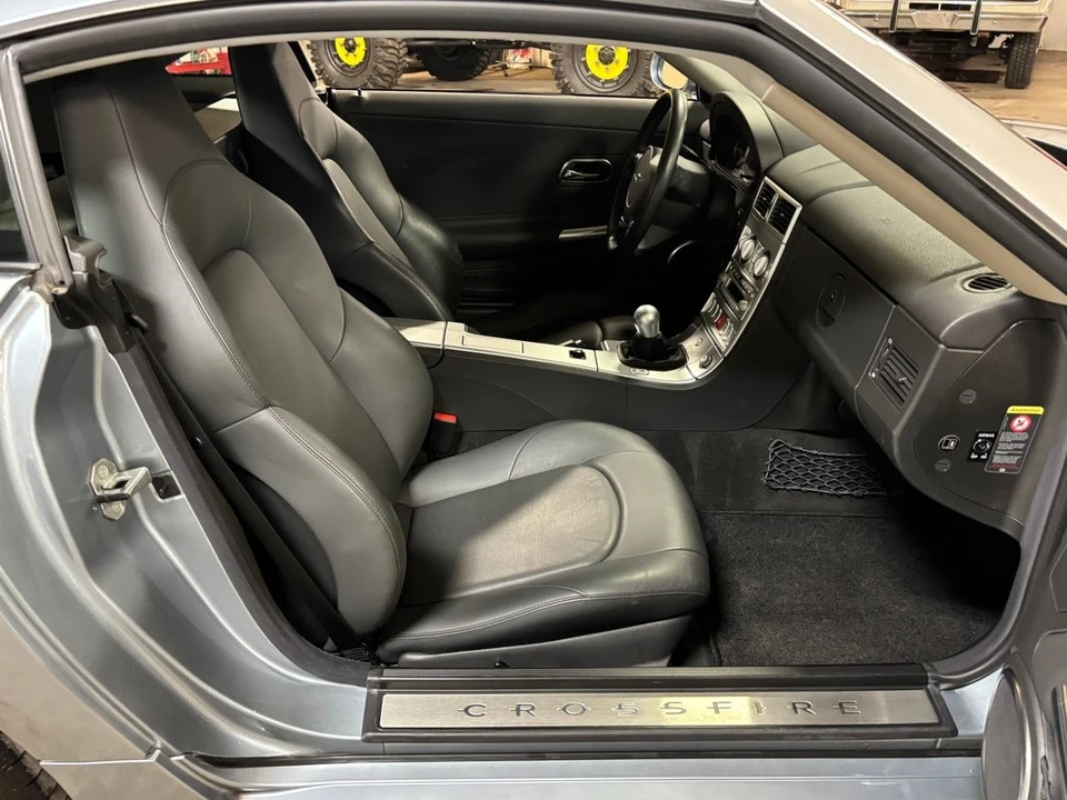 2004 Chrysler Crossfire - Image 23 of 31