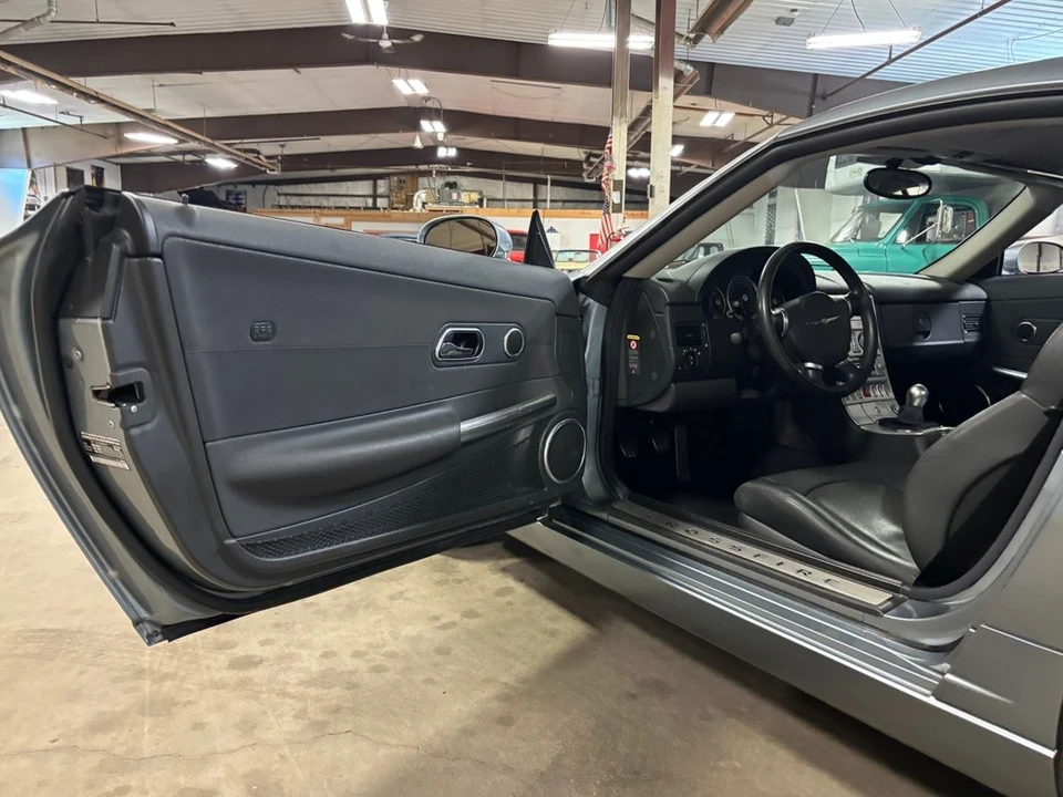 2004 Chrysler Crossfire - Image 26 of 31