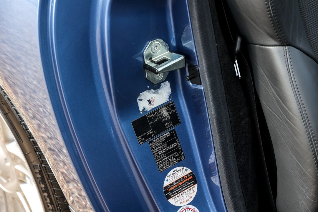 2004 Chrysler Crossfire - Image 23 of 30