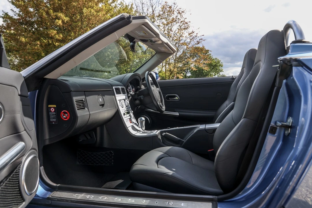 2004 Chrysler Crossfire - Image 17 of 30