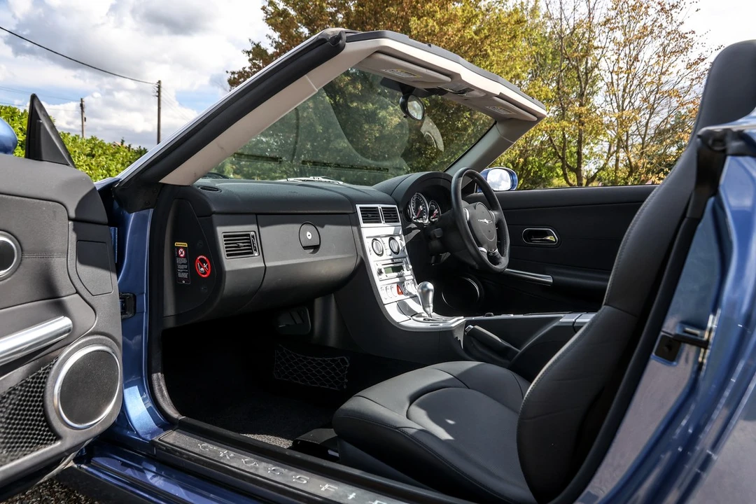 2004 Chrysler Crossfire - Image 18 of 30