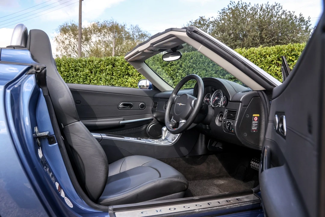 2004 Chrysler Crossfire - Image 25 of 30