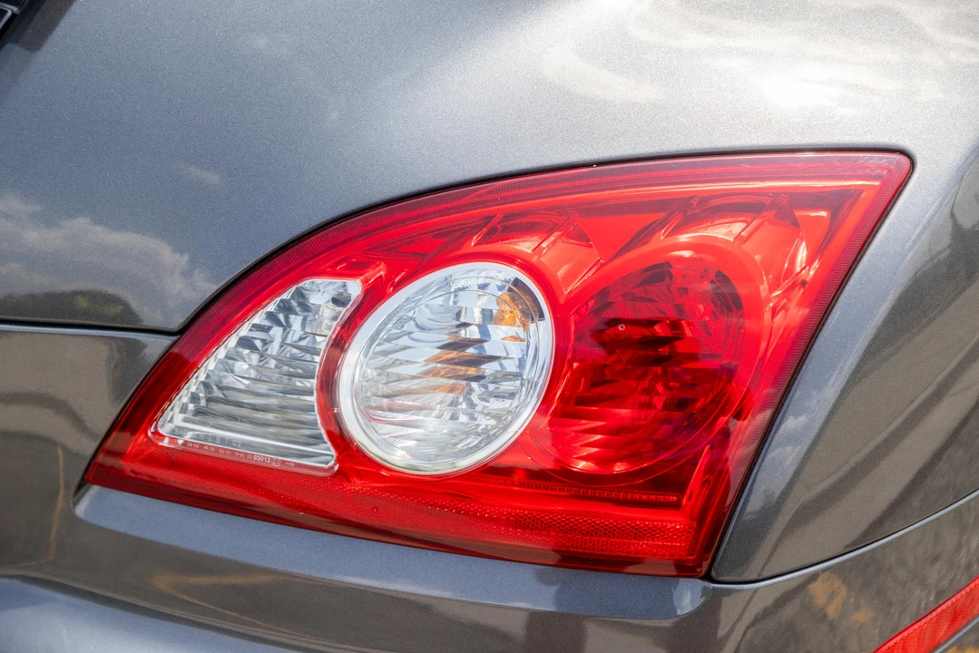2004 Chrysler Crossfire - Image 28 of 31