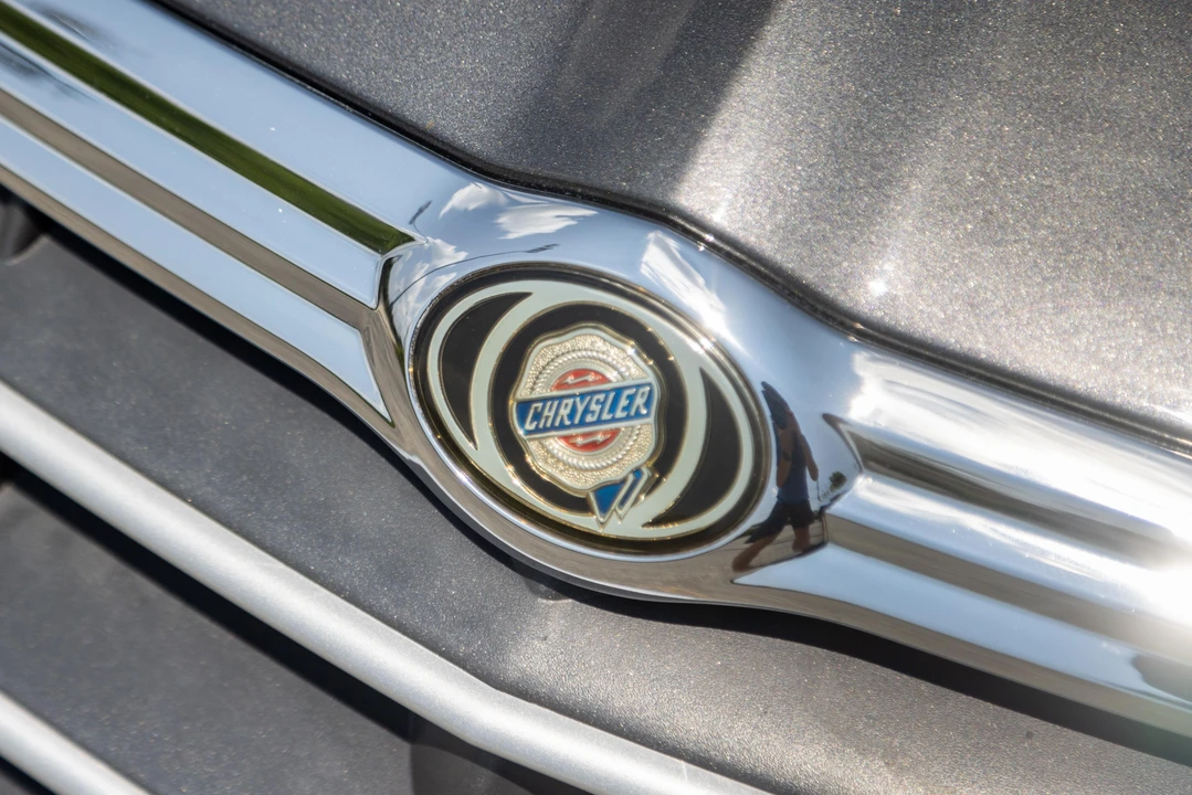2004 Chrysler Crossfire - Image 12 of 31