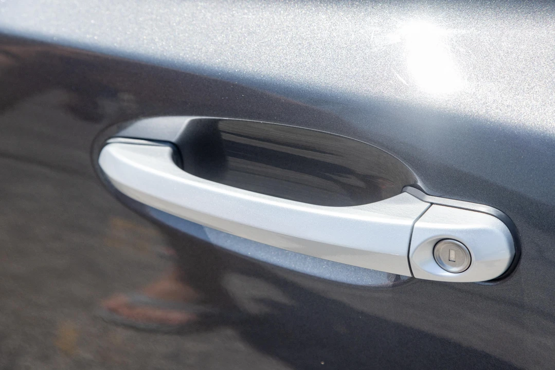 2004 Chrysler Crossfire - Image 19 of 31