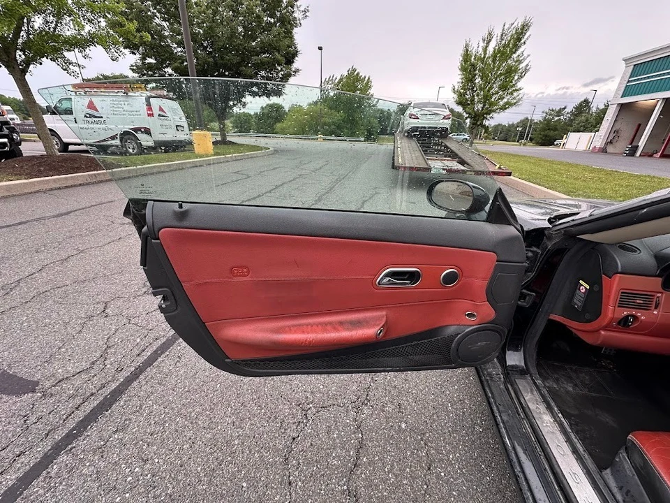 2004 Chrysler Crossfire - Image 6 of 16