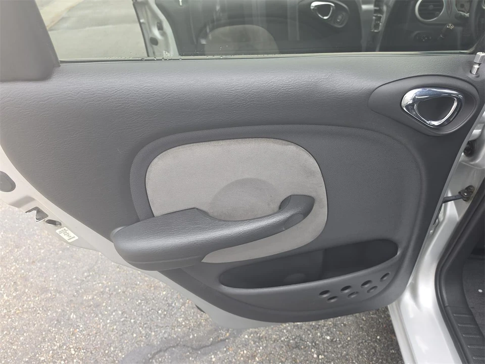 2004 Chrysler PT Cruiser - Image 27 of 31