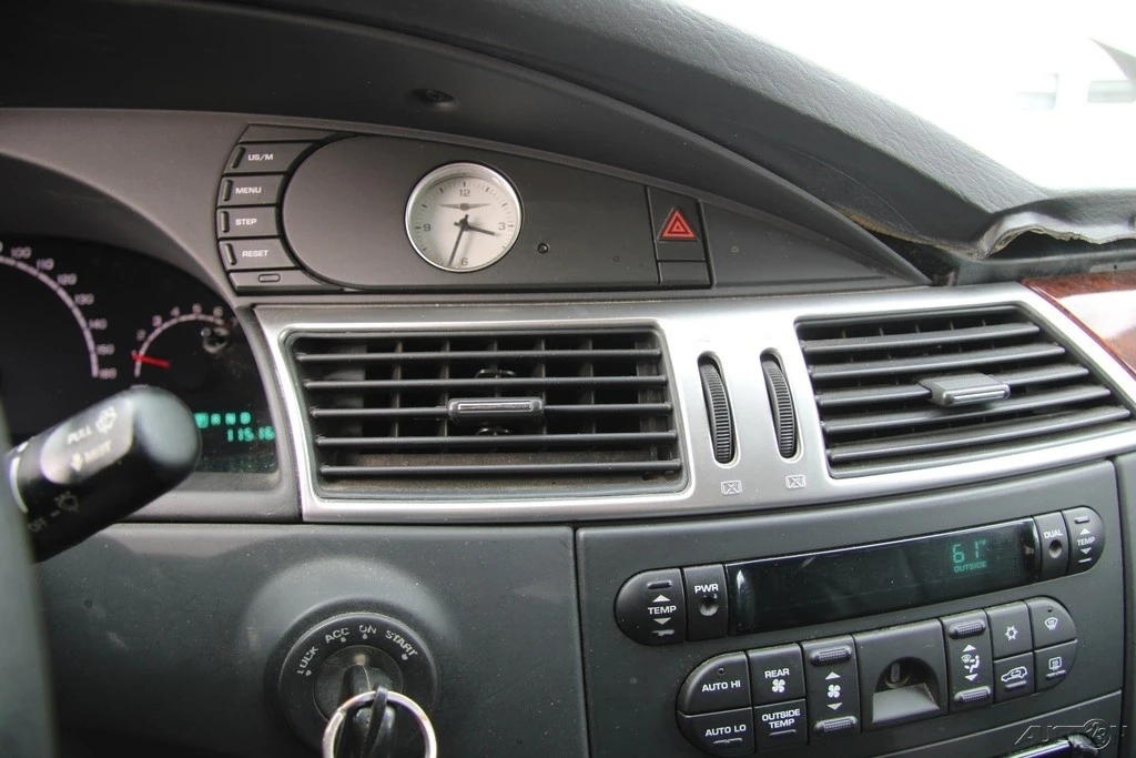 2004 Chrysler - Image 15 of 21