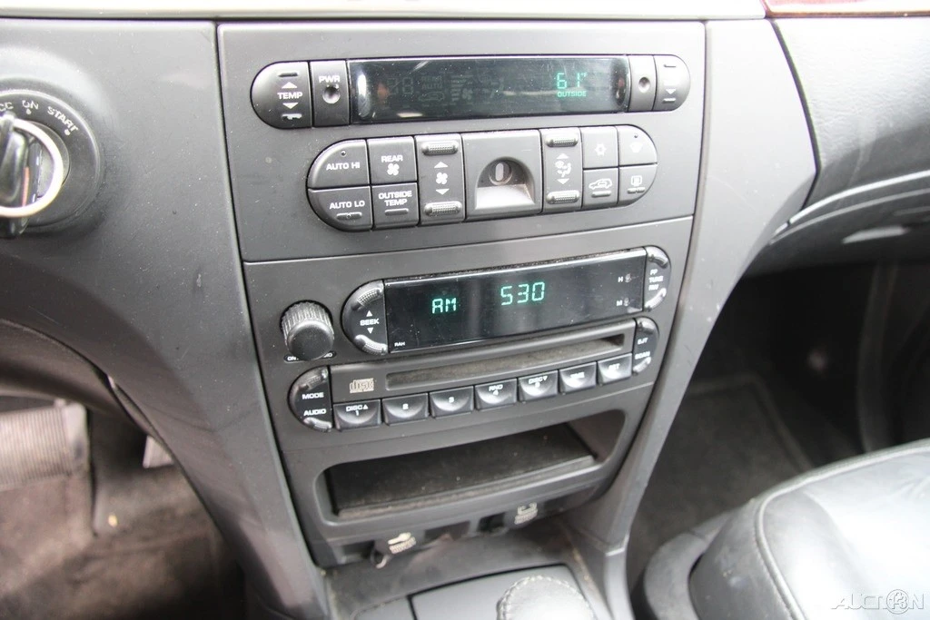 2004 Chrysler - Image 16 of 21