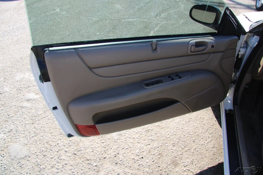 2004 Chrysler Sebring - Image 12 of 21