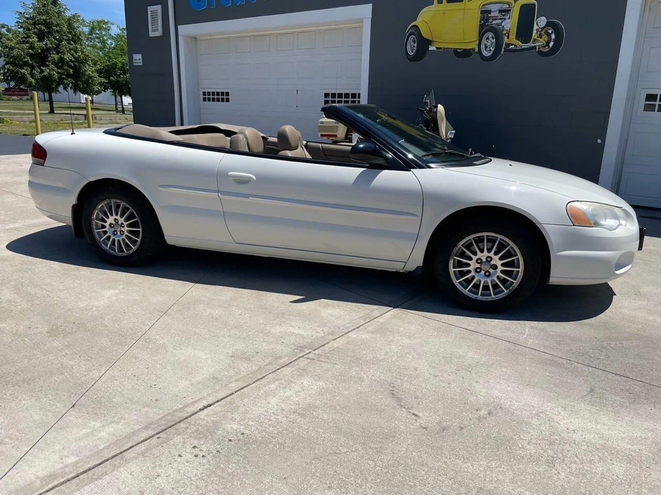 2004 Chrysler Sebring - Image 7 of 31