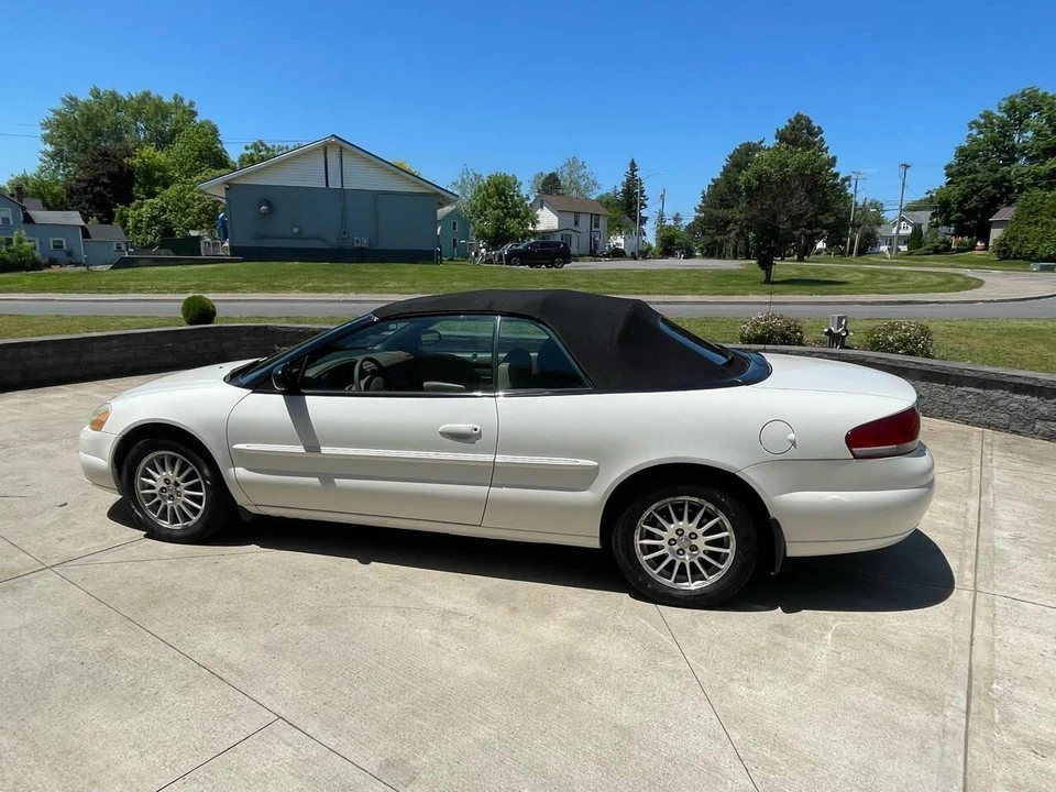 2004 Chrysler Sebring - Image 10 of 31
