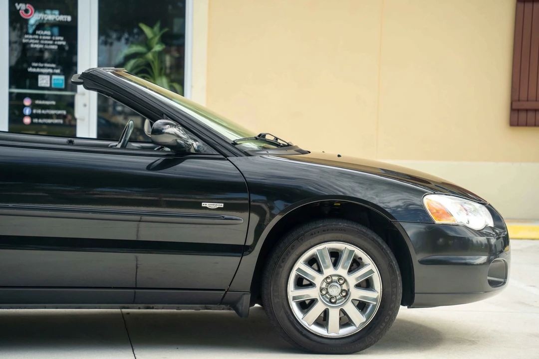 2004 Chrysler Sebring - Image 26 of 31