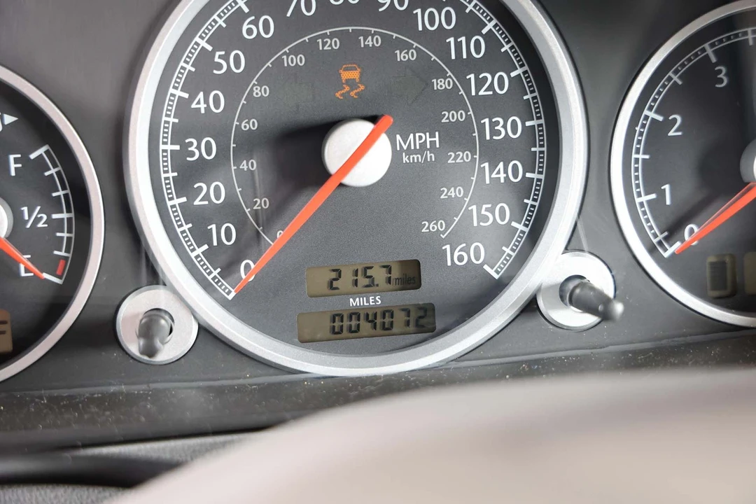 2004 Chrysler Crossfire - Image 16 of 31