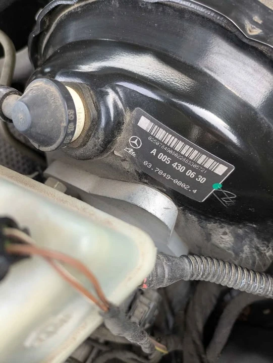 2004 Chrysler Crossfire - Image 15 of 15