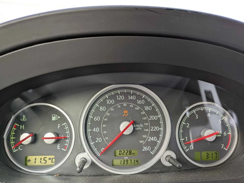 2004 Chrysler Crossfire - Image 9 of 15