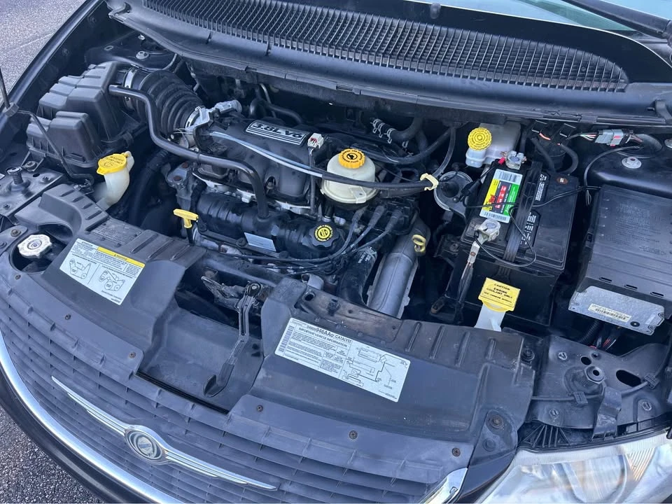 2004 Chrysler Town & Country - Image 10 of 11