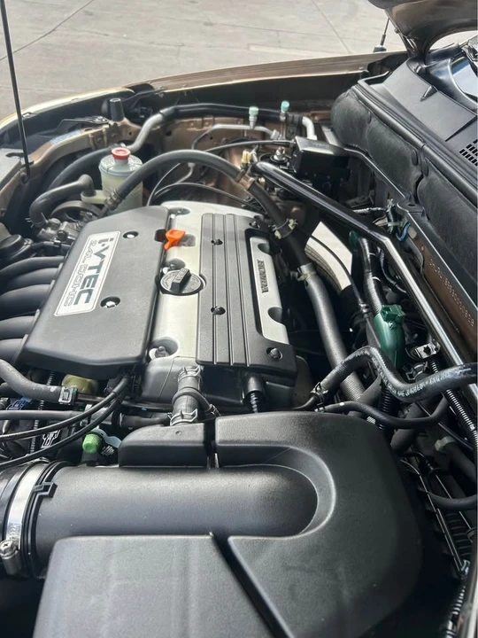 2004 Honda CR-V 2nd Gen - Image 2 of 12