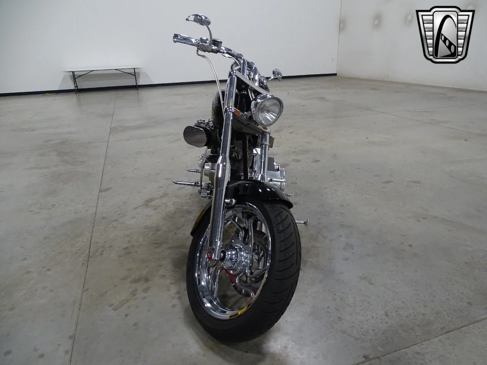 2004 - Image 3 of 21