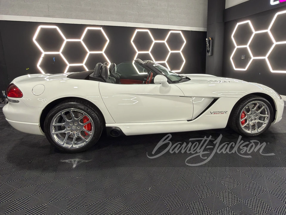 2004 Dodge Viper 3rd Gen - Image 2 of 31