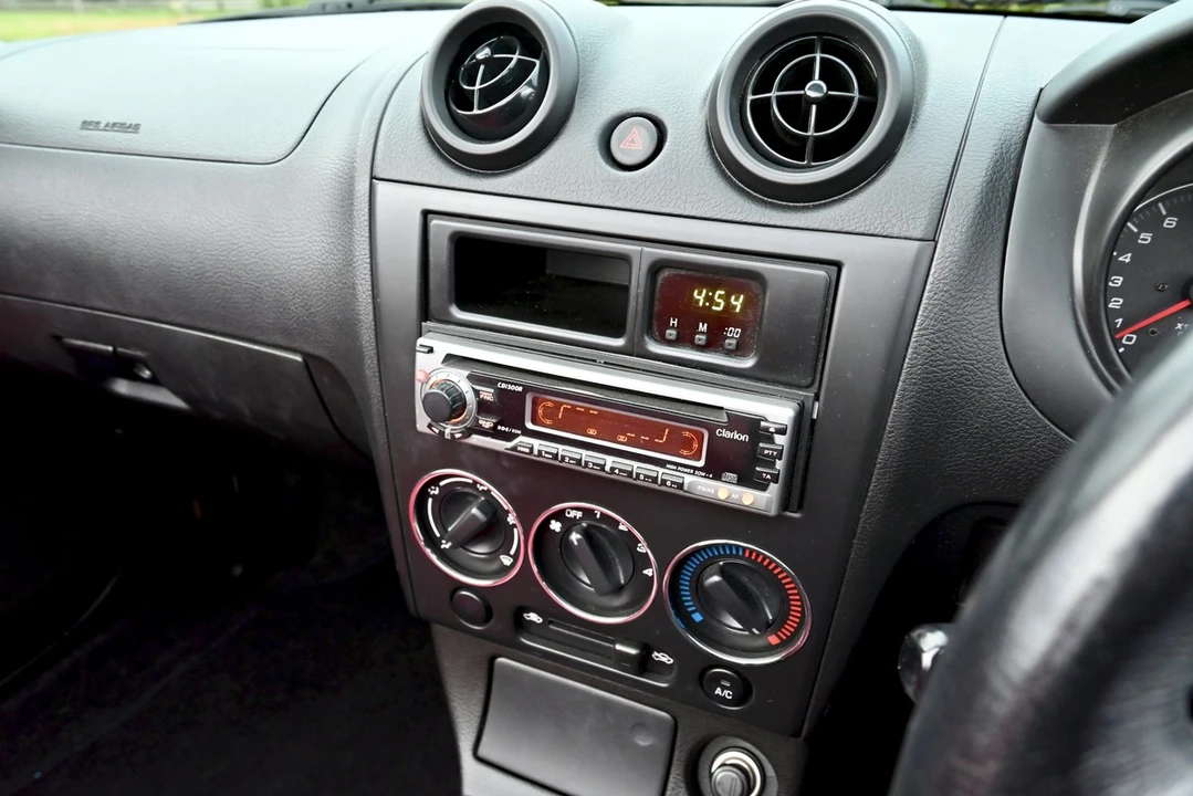 2004 Daihatsu - Image 17 of 30