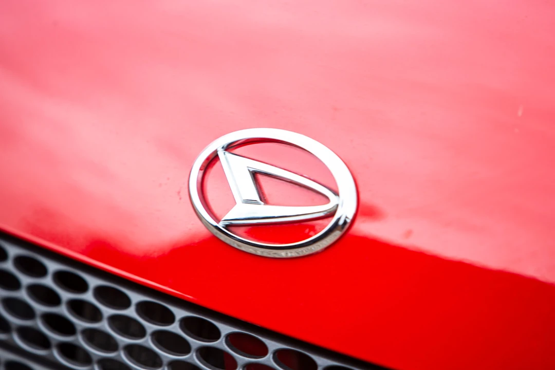2004 Daihatsu - Image 2 of 12