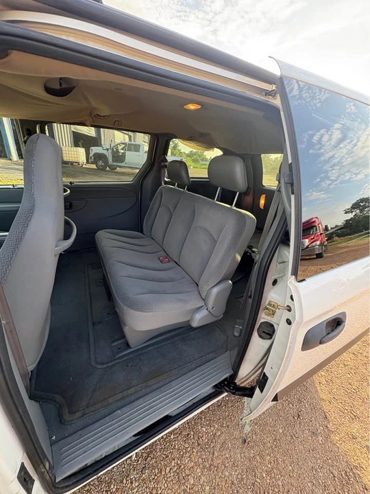 2004 Dodge Caravan - Image 7 of 11