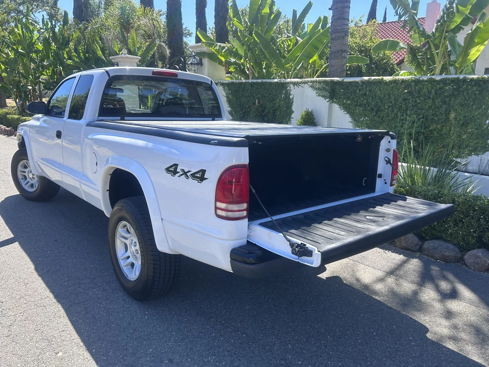 2004 Dodge Dakota - Image 12 of 31