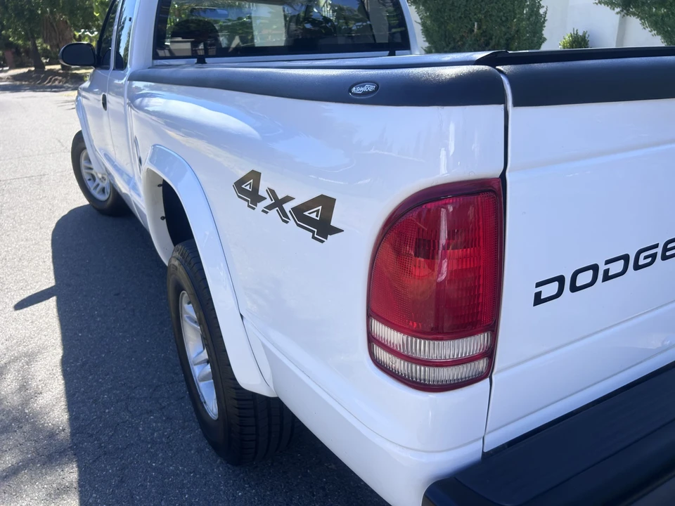 2004 Dodge Dakota - Image 22 of 31