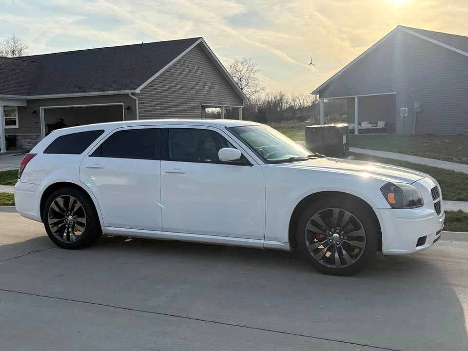 2004 Dodge Magnum 2nd Gen Wagon - Image 8 of 14