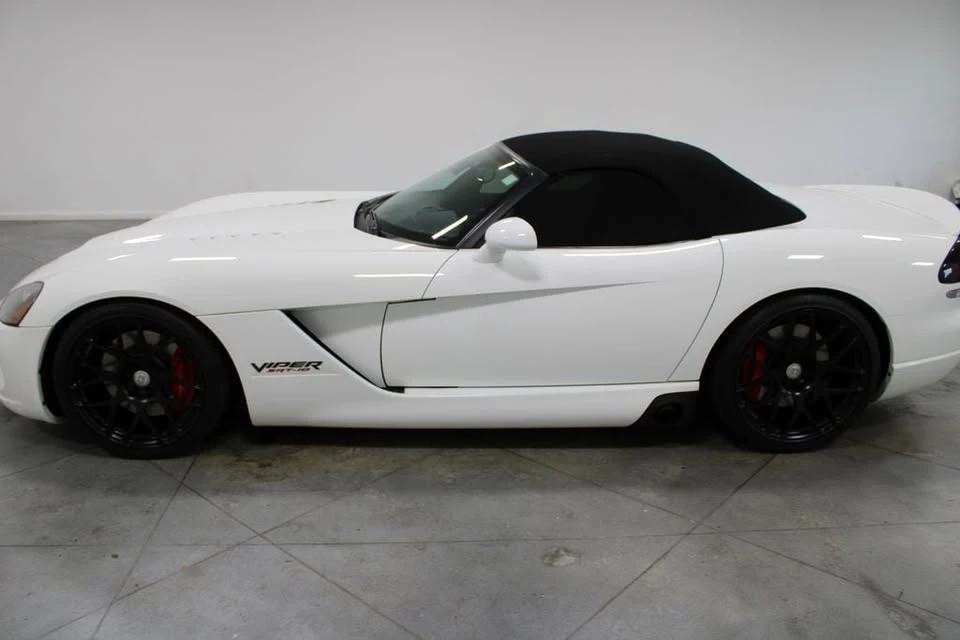 2004 Dodge Viper 3rd Gen - Image 2 of 15