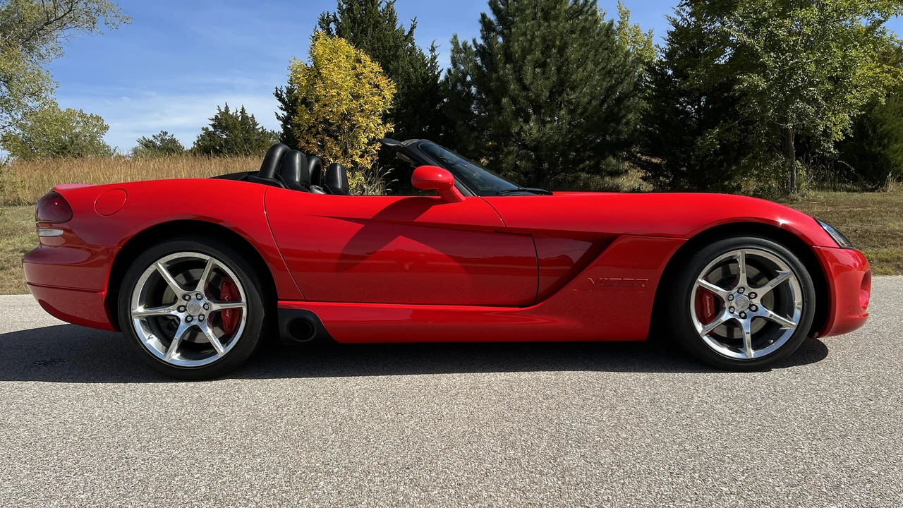 2004 Dodge Viper 3rd Gen - Image 2 of 11