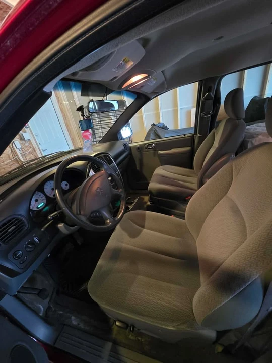 2004 Dodge Caravan - Image 2 of 13