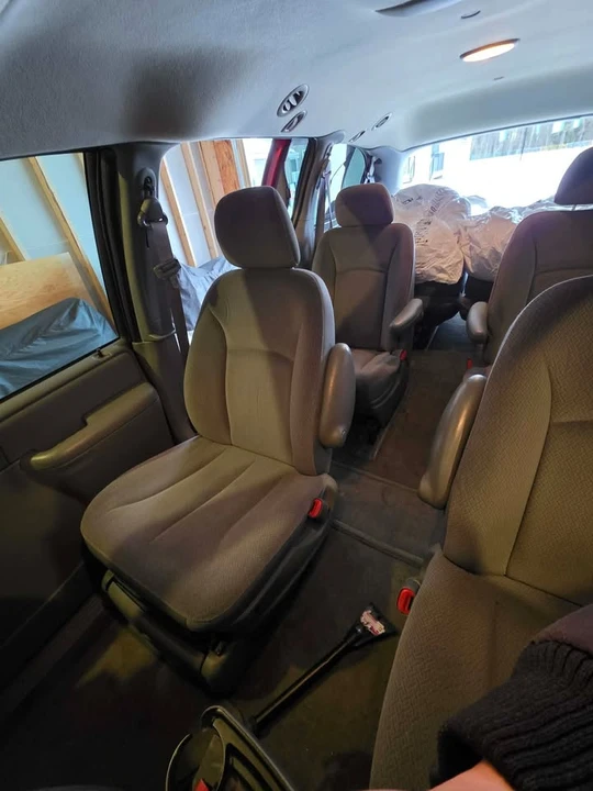 2004 Dodge Caravan - Image 7 of 13