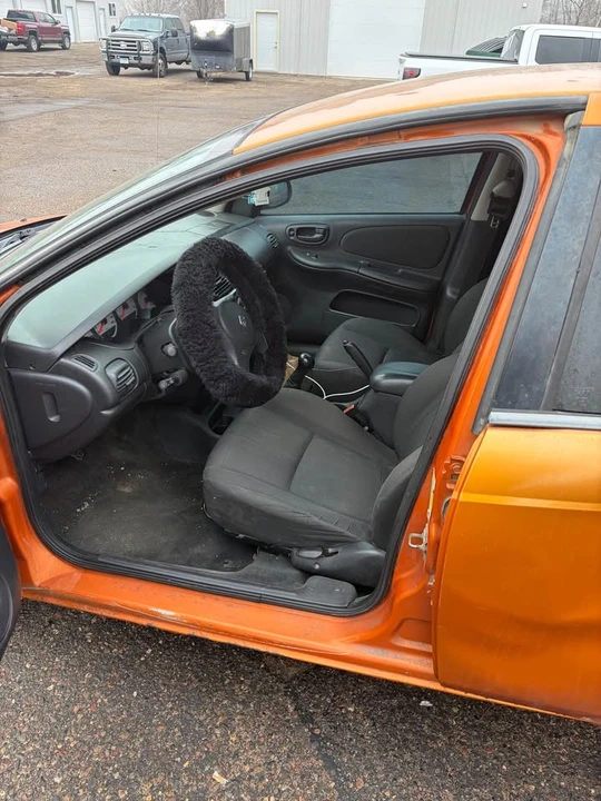 2004 Dodge Neon - Image 2 of 2
