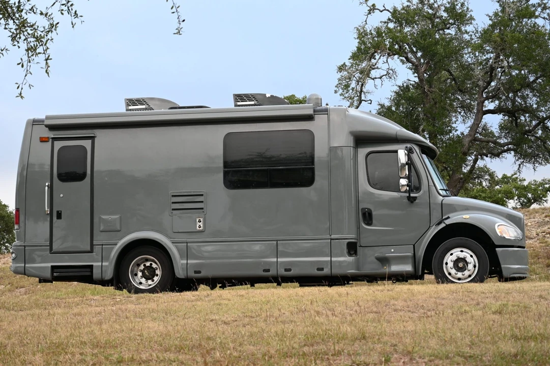 2004 Freightliner - Image 3 of 7