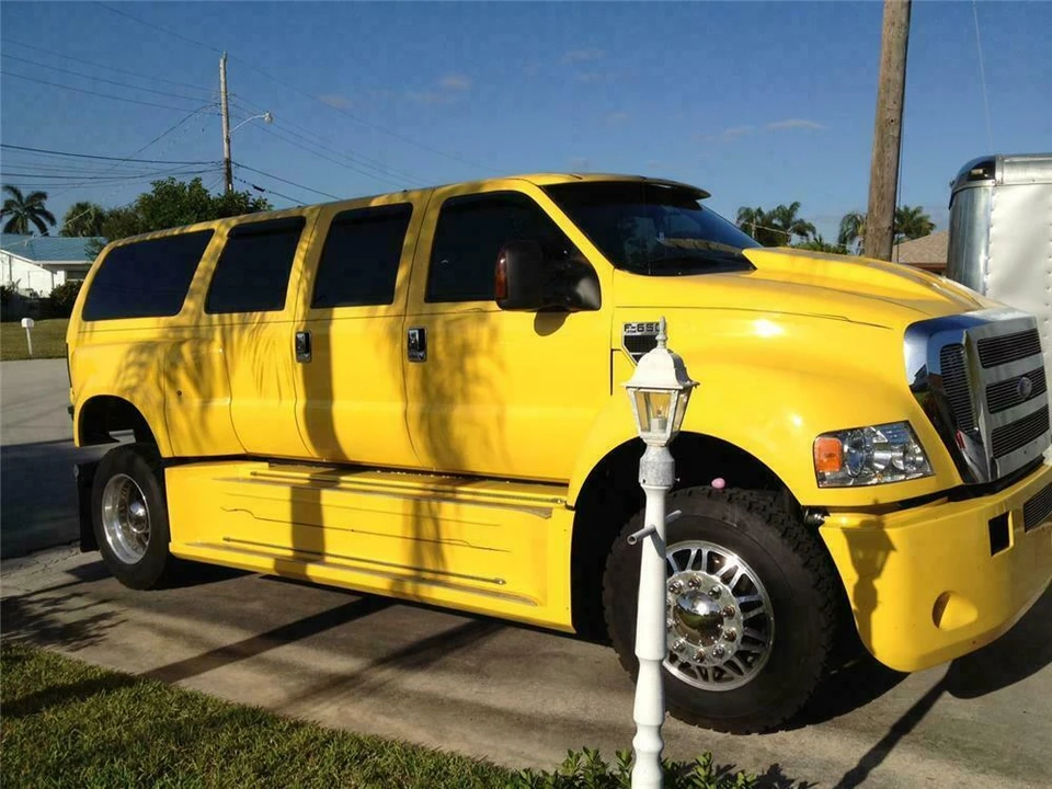 2004 Ford Super Duty 1st Gen - Image 2 of 3
