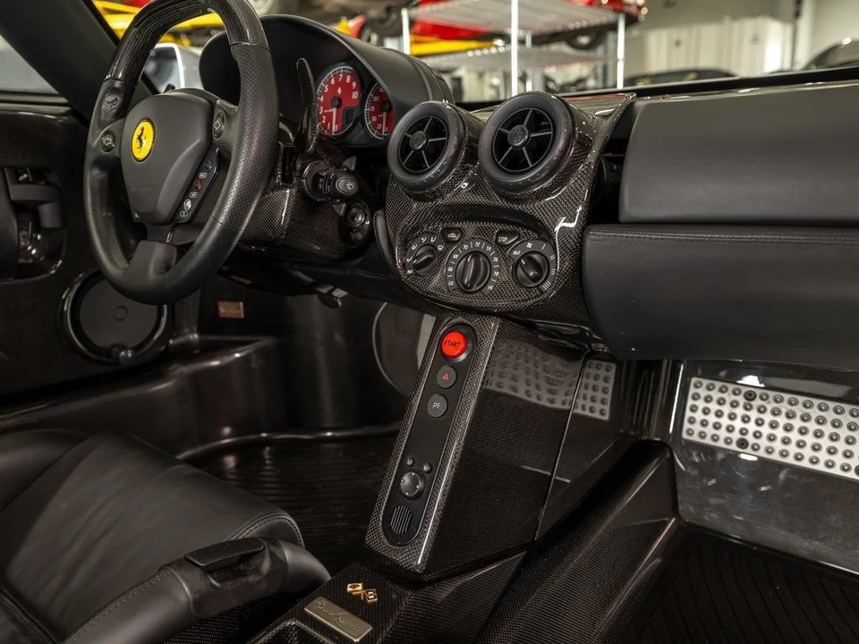 2004 Ferrari Enzo - Image 28 of 31