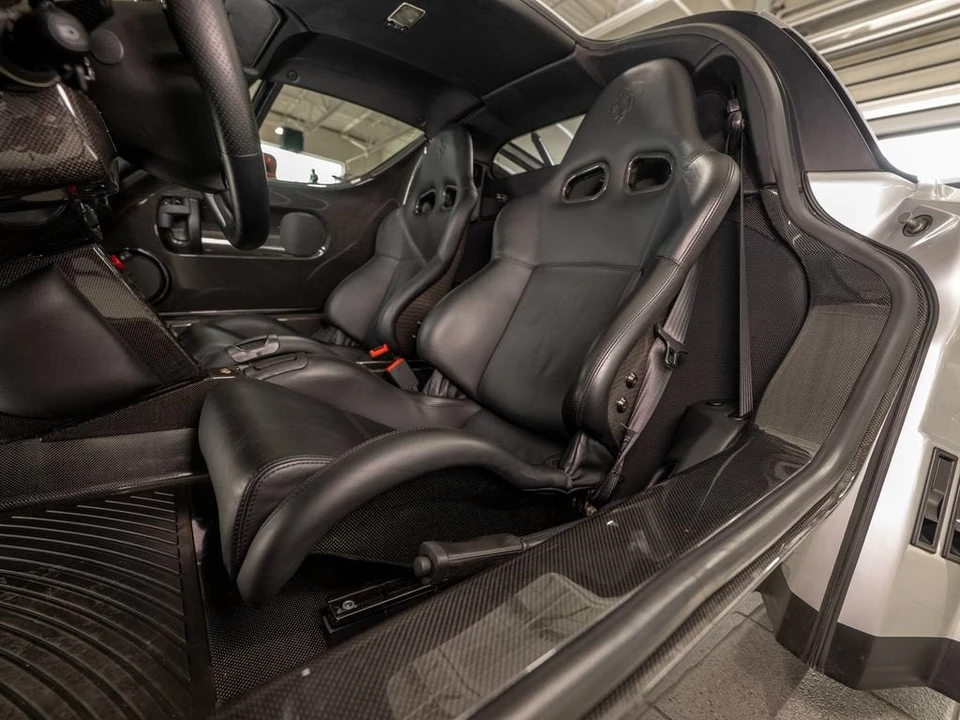 2004 Ferrari Enzo - Image 19 of 31