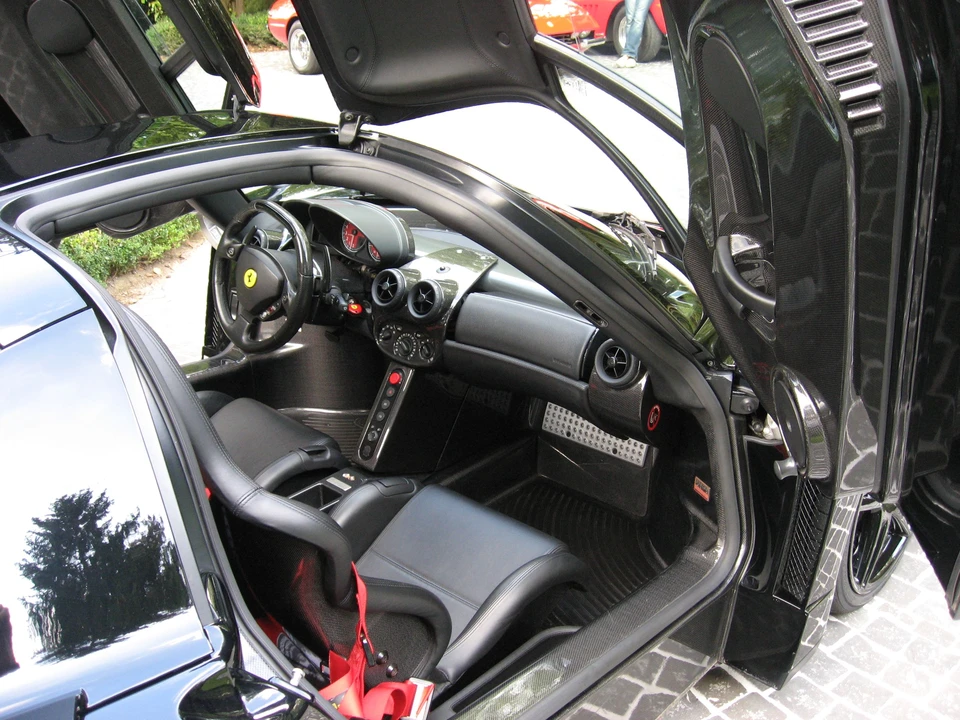 2004 Ferrari Enzo - Image 7 of 12