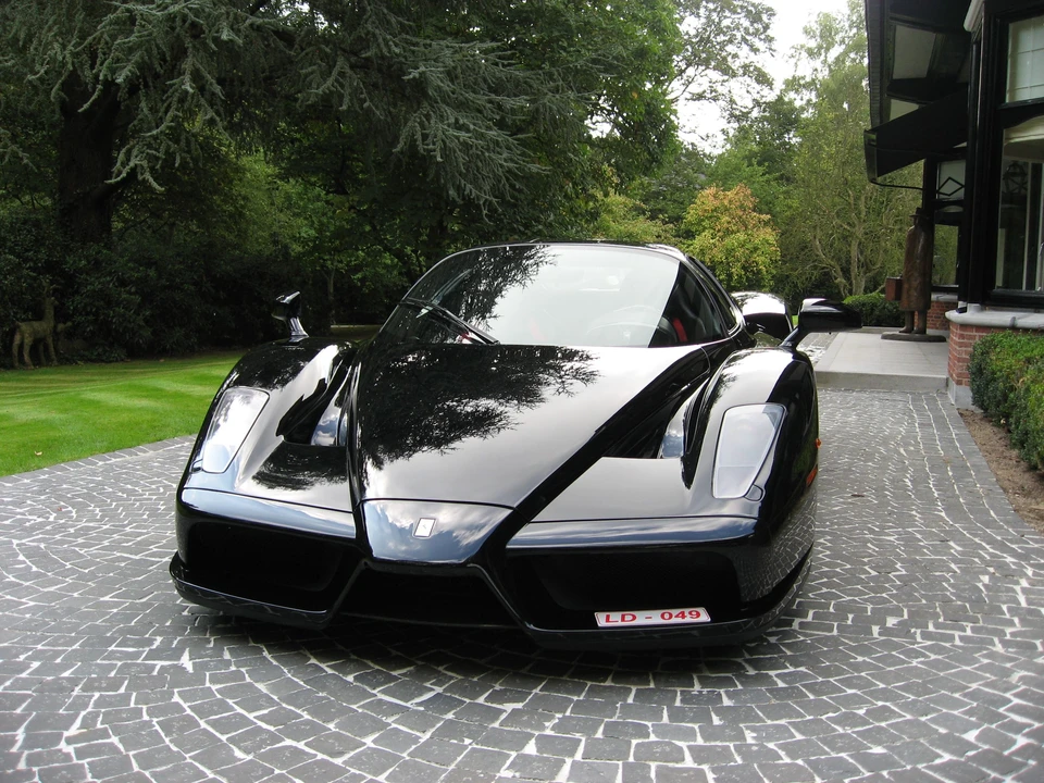 2004 Ferrari Enzo - Image 8 of 12