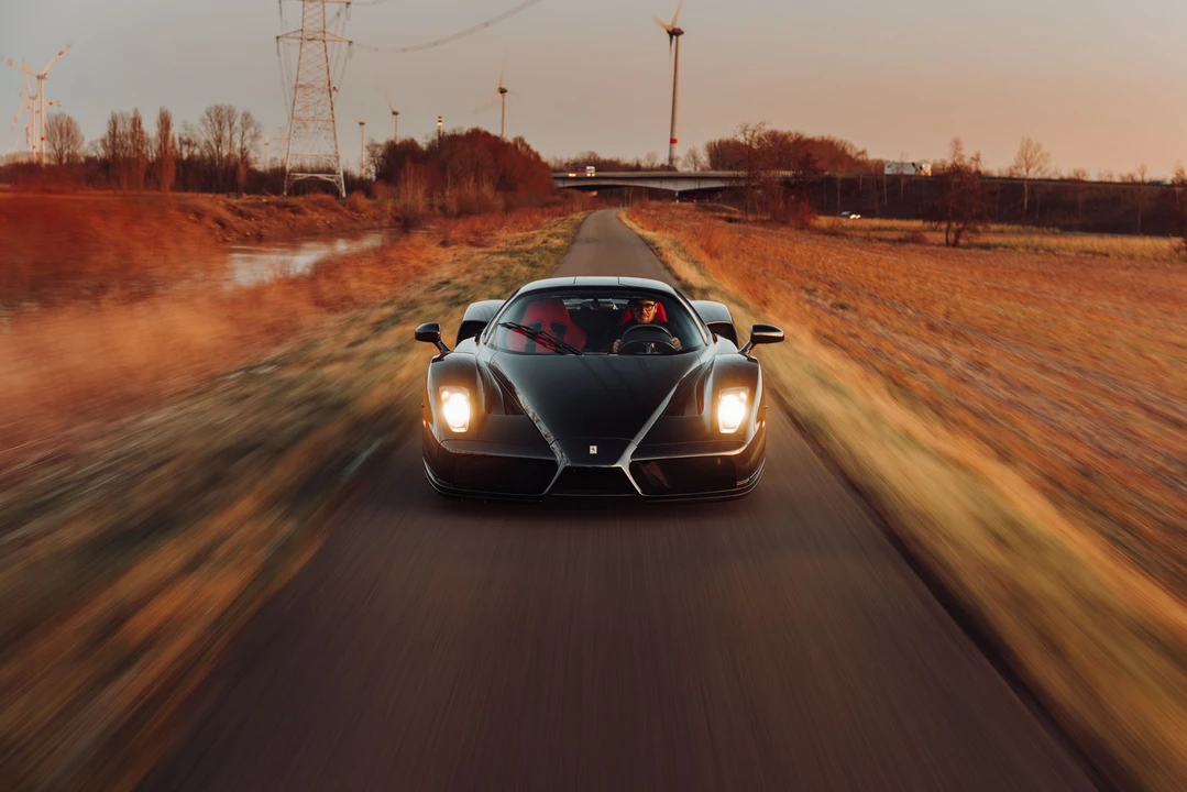 2004 Ferrari Enzo - Image 12 of 31
